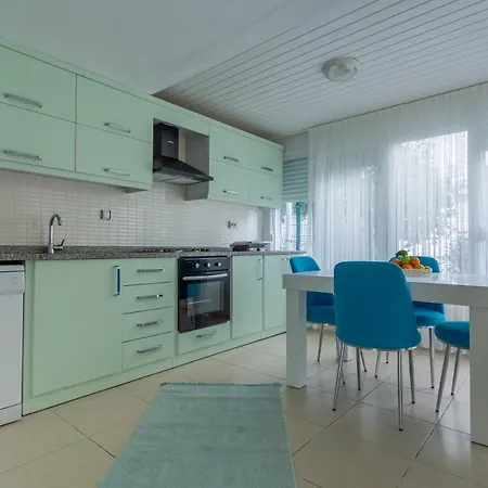 Villa Fadi Family Home